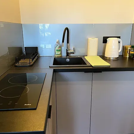 Merri Apartment *